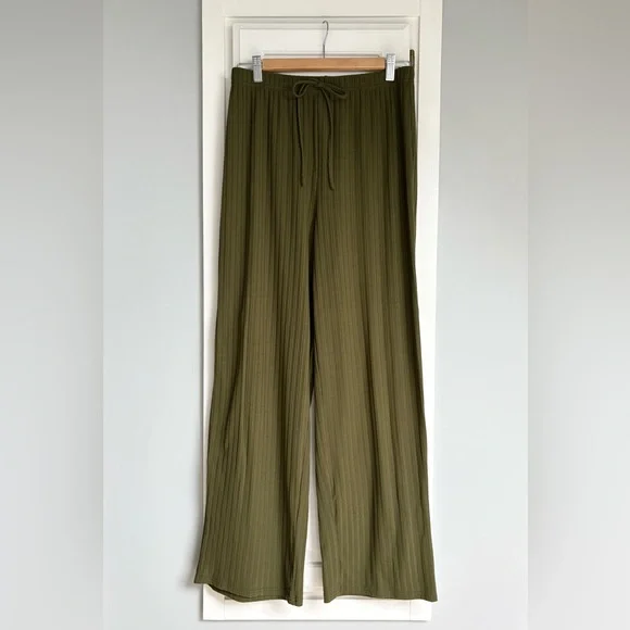 Womens Three-Piece Ribbed Lounge Set - Picture 11 of 16